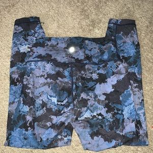 **SOLD** LULULEMON SIZE 6